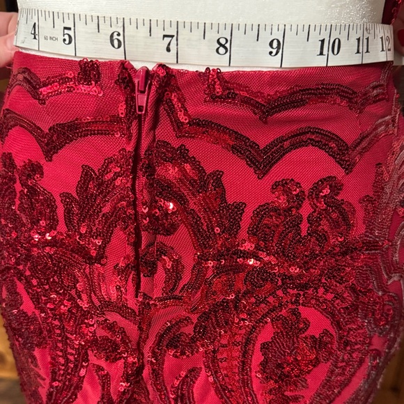 B. Darlin Elegant Red Sequin Evening Gown size 3/4 - Picture 3 of 8